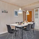3 Bedroom Beautiful In Feriehus *