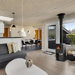 3 Bedroom Beautiful In Feriehus *
