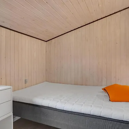 Holiday home 3 Bedroom Beautiful In Ebeltoft