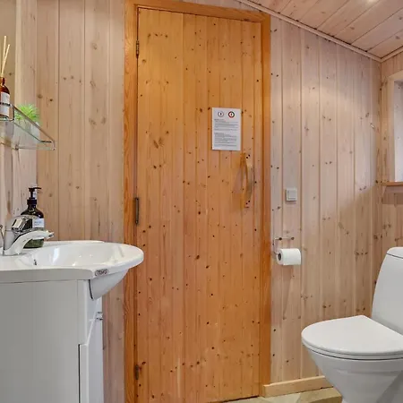 Holiday home 3 Bedroom Beautiful In Ebeltoft