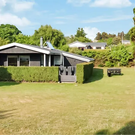 3 Bedroom Beautiful In Feriehus *